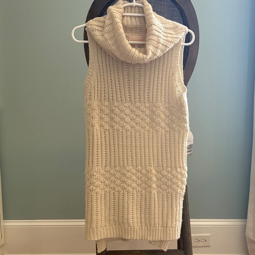 Skies Are Blue Textured Cream Turtleneck Sleeveless Sweater